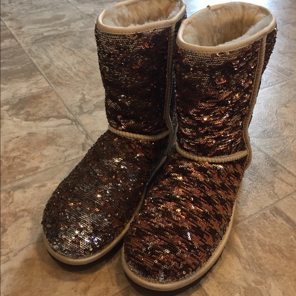 UGG Shoes - UGG sequined boots sz 8 two color change like new
